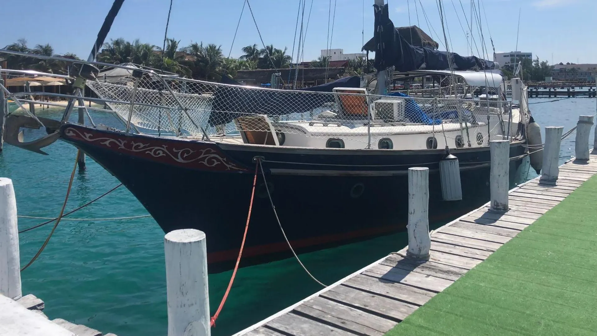 Walk Barefoot To Beach! Two Bathrooms! Entire Private Sailboat Isla Mujeres Botel