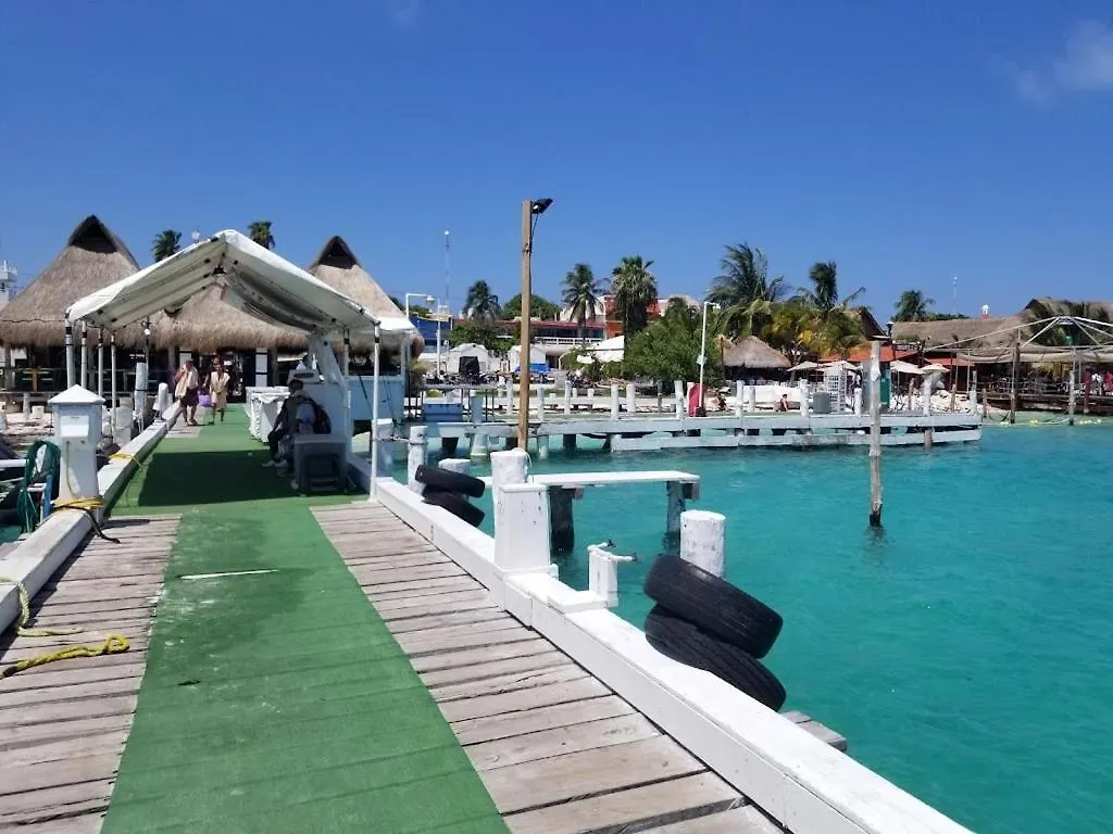 Walk Barefoot To Beach! Two Bathrooms! Entire Private Sailboat Isla Mujeres 0*,