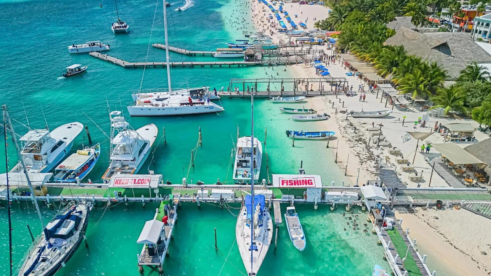Walk Barefoot To Beach! Two Bathrooms! Entire Private Sailboat Isla Mujeres México