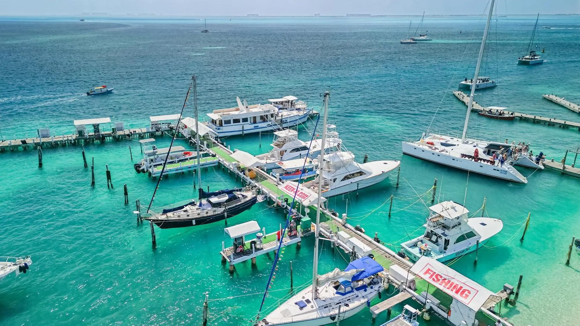 Walk Barefoot To Beach! Two Bathrooms! Entire Private Sailboat Isla Mujeres